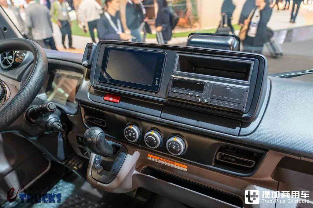 2026 IAA : avec capot plat et suspension entièrement pneumatique, pourquoi ce camion léger japonais est-il si rare en Europe ? Test en images : Mitsubishi Fuso Canter