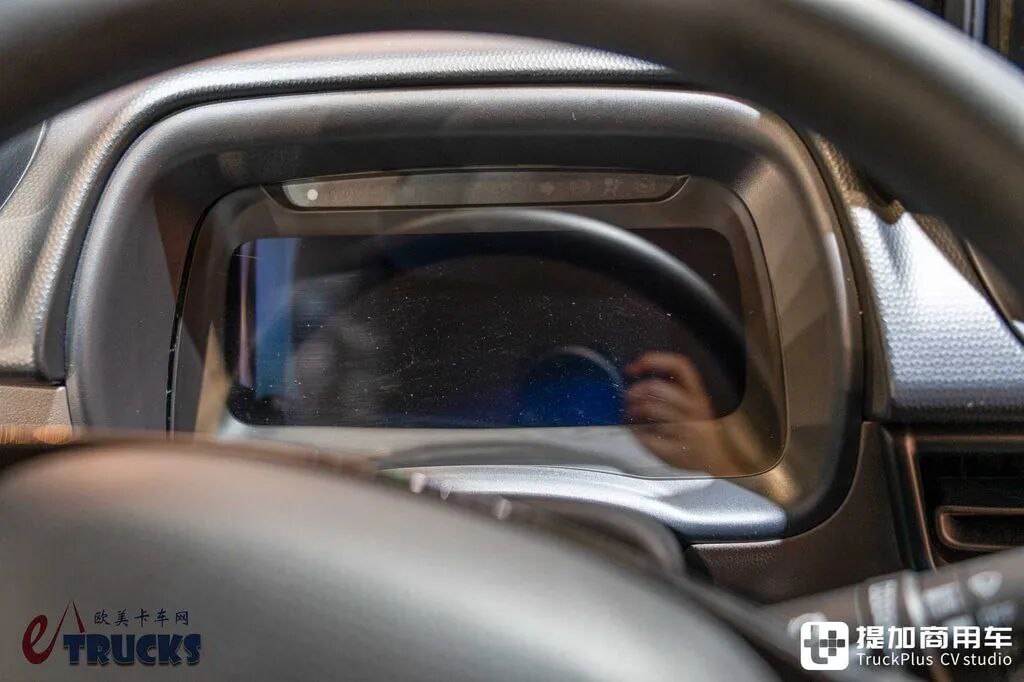 2026 IAA : avec capot plat et suspension entièrement pneumatique, pourquoi ce camion léger japonais est-il si rare en Europe ? Test en images : Mitsubishi Fuso Canter
