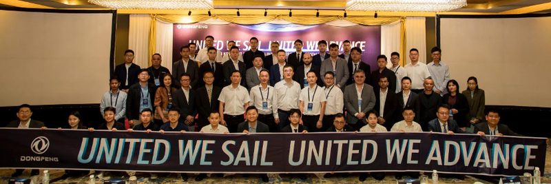 Le premier véhicule sort de l’usine localisée de Dongfeng en Asie du Sud-Est pour les véhicules utilitaires moyens et lourds, un nouveau départ !