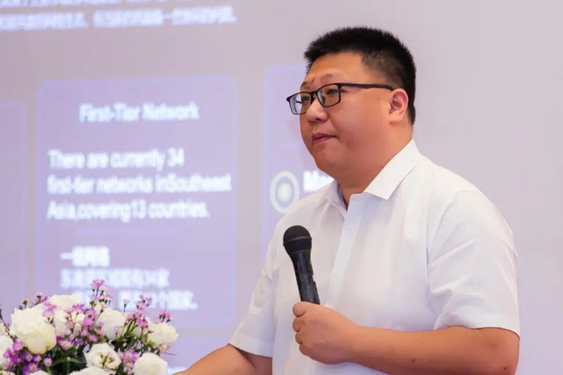 Le premier véhicule sort de l'usine localisée de Dongfeng en Asie du Sud-Est pour les véhicules utilitaires moyens et lourds, un nouveau départ !