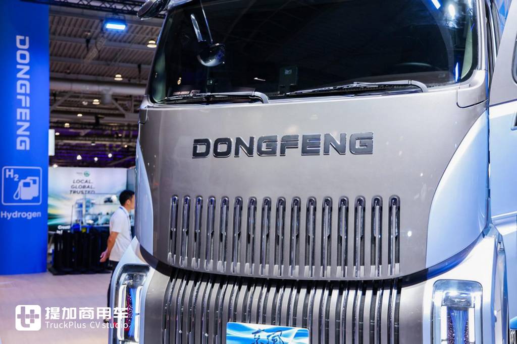 Trois camions, trois stacks, un système hybride et une plateforme : Dongfeng dévoile sa « famille complète » de véhicules utilitaires à hydrogène à Hanovre