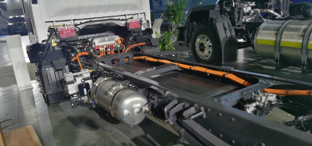 420 km d&rsquo;autonomie + recharge rapide de 16 minutes : le camion léger électrique Chenglong EV2 mène la distribution urbaine