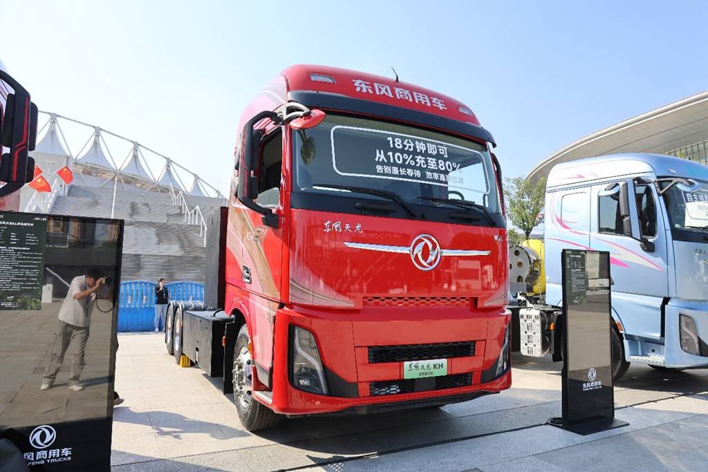 80 % en 18 minutes ! Dongfeng Tianlong KH lance un camion lourd à recharge ultrarapide avec cabine entièrement repensée