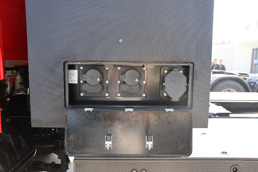 80 % en 18 minutes ! Dongfeng Tianlong KH lance un camion lourd à recharge ultrarapide avec cabine entièrement repensée