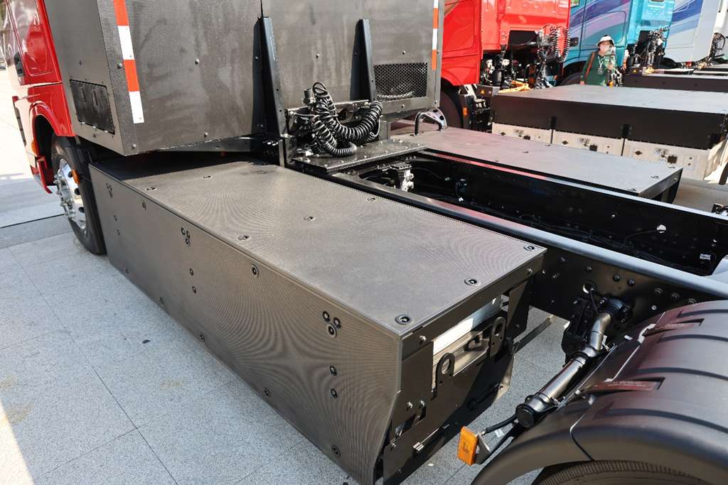 80 % en 18 minutes ! Dongfeng Tianlong KH lance un camion lourd à recharge ultrarapide avec cabine entièrement repensée