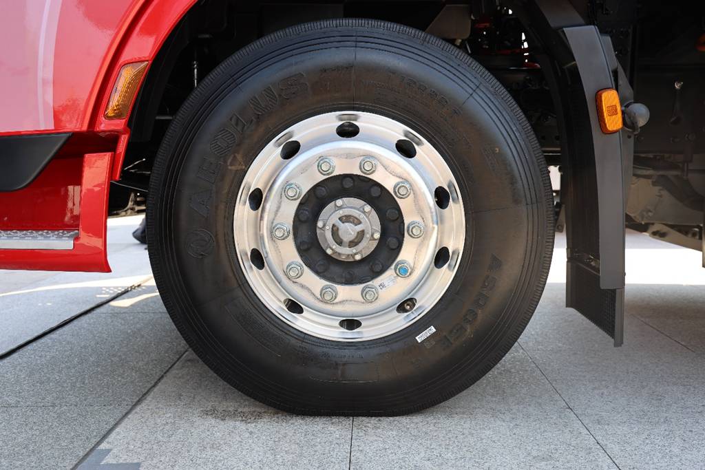 80 % en 18 minutes ! Dongfeng Tianlong KH lance un camion lourd à recharge ultrarapide avec cabine entièrement repensée