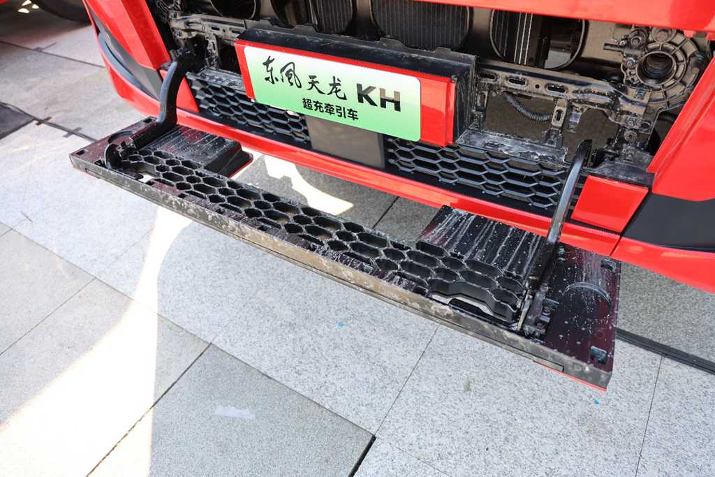80 % en 18 minutes ! Dongfeng Tianlong KH lance un camion lourd à recharge ultrarapide avec cabine entièrement repensée
