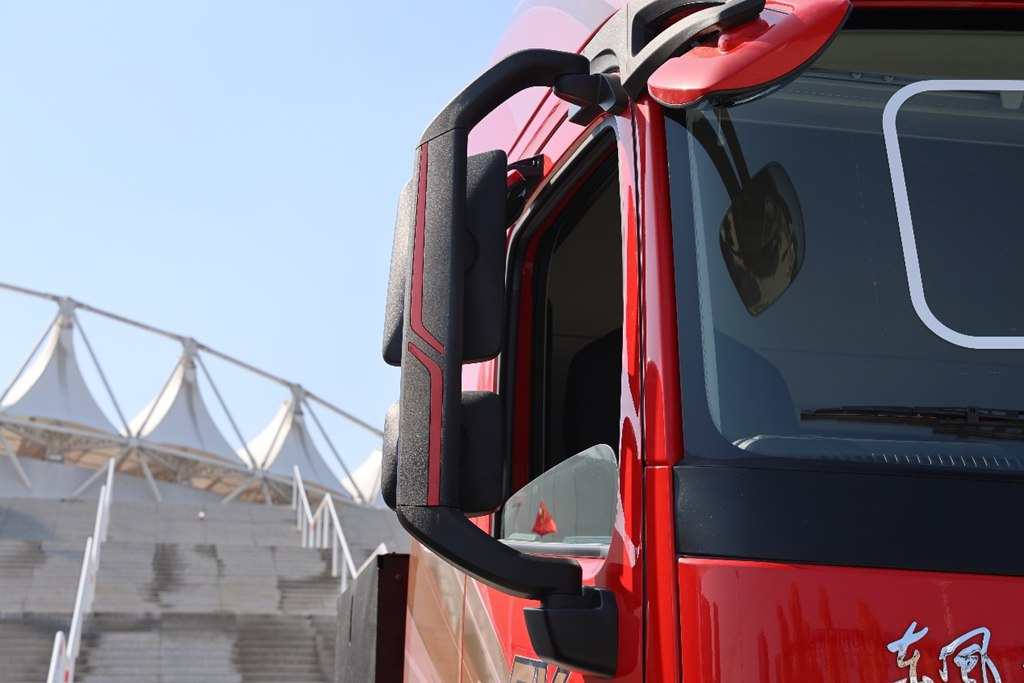 80 % en 18 minutes ! Dongfeng Tianlong KH lance un camion lourd à recharge ultrarapide avec cabine entièrement repensée