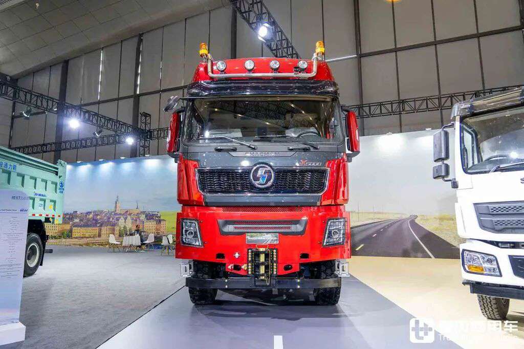 Le tracteur de très grand tonnage le plus puissant de Chine ? 8×8 + boîte automatique + 660 ch : photos détaillées du Shaanxi Delong X5000