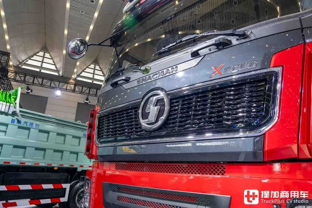 Le tracteur de très grand tonnage le plus puissant de Chine ? 8×8 + boîte automatique + 660 ch : photos détaillées du Shaanxi Delong X5000