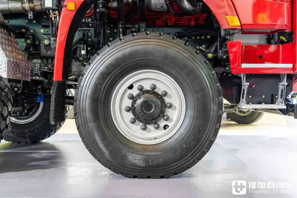 Le tracteur de très grand tonnage le plus puissant de Chine ? 8×8 + boîte automatique + 660 ch : photos détaillées du Shaanxi Delong X5000