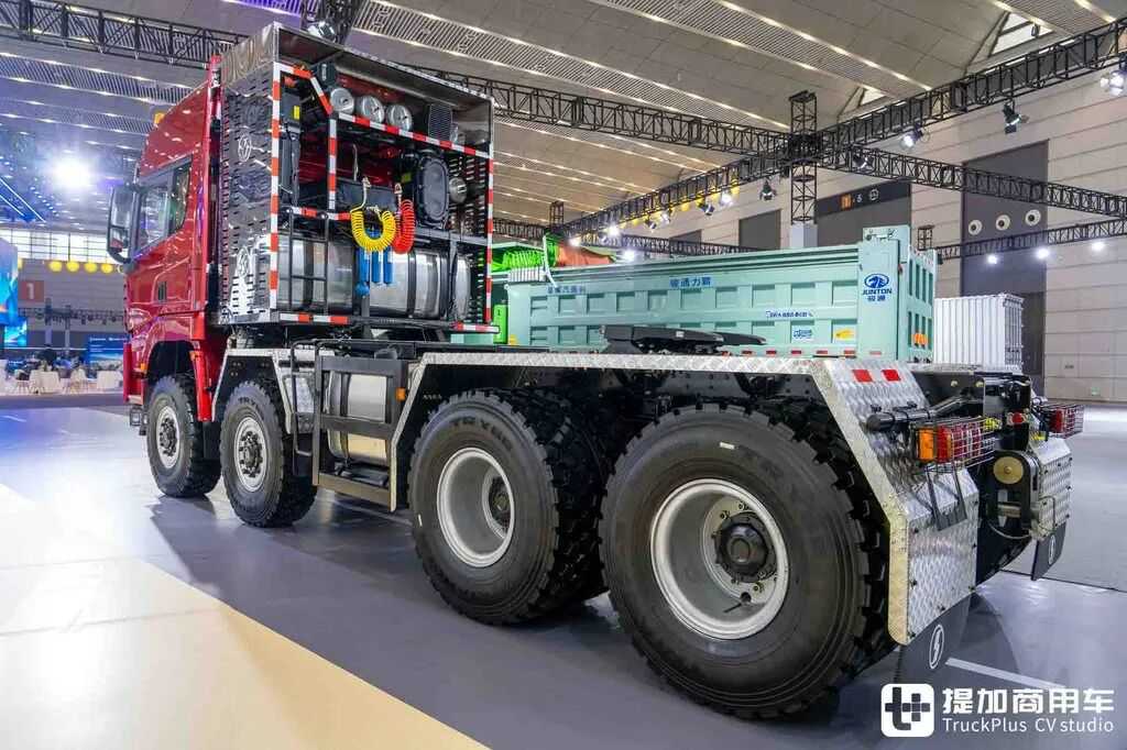 Le tracteur de très grand tonnage le plus puissant de Chine ? 8×8 + boîte automatique + 660 ch : photos détaillées du Shaanxi Delong X5000