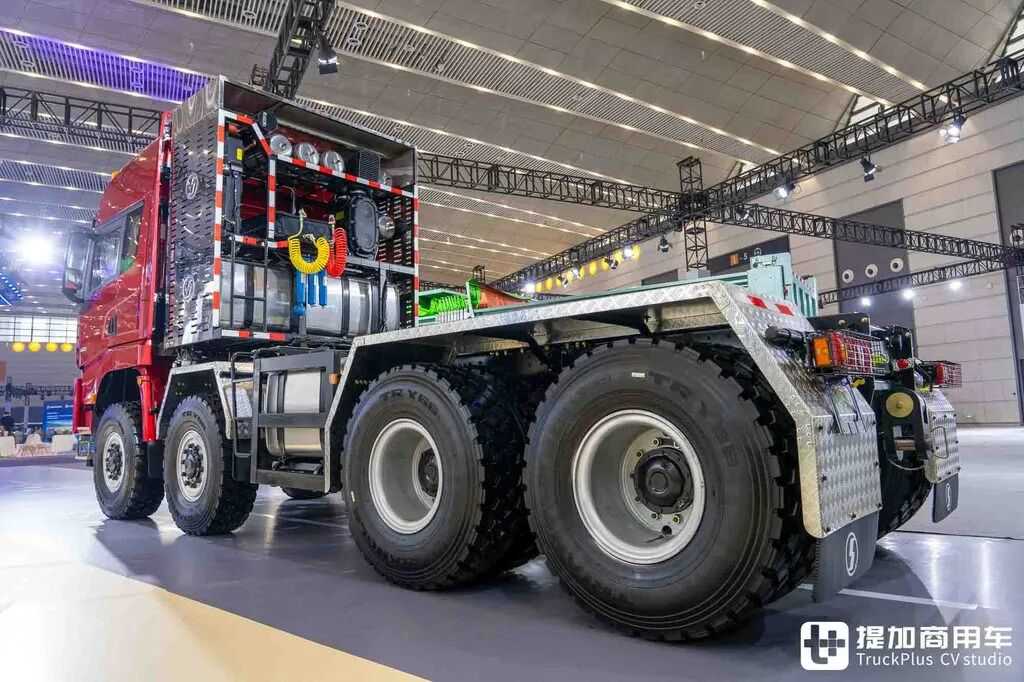 Le tracteur de très grand tonnage le plus puissant de Chine ? 8×8 + boîte automatique + 660 ch : photos détaillées du Shaanxi Delong X5000