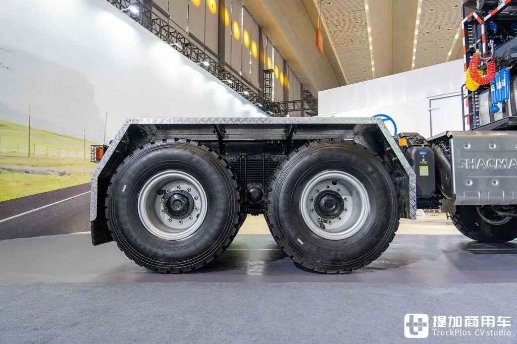 Le tracteur de très grand tonnage le plus puissant de Chine ? 8×8 + boîte automatique + 660 ch : photos détaillées du Shaanxi Delong X5000