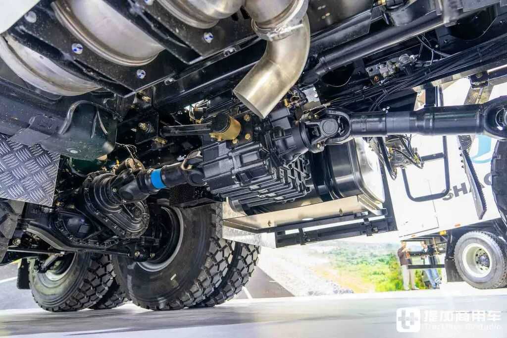 Le tracteur de très grand tonnage le plus puissant de Chine ? 8×8 + boîte automatique + 660 ch : photos détaillées du Shaanxi Delong X5000