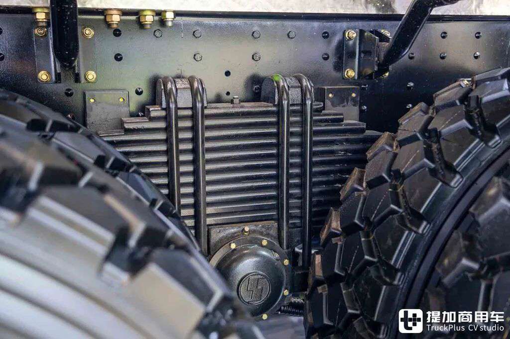 Le tracteur de très grand tonnage le plus puissant de Chine ? 8×8 + boîte automatique + 660 ch : photos détaillées du Shaanxi Delong X5000