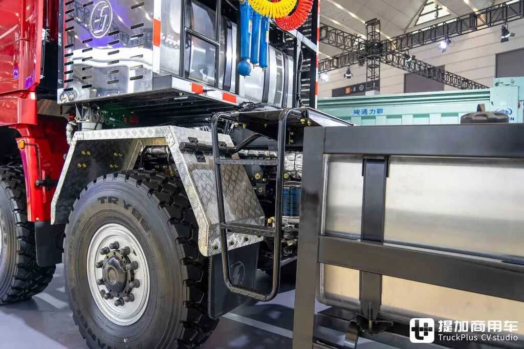 Le tracteur de très grand tonnage le plus puissant de Chine ? 8×8 + boîte automatique + 660 ch : photos détaillées du Shaanxi Delong X5000