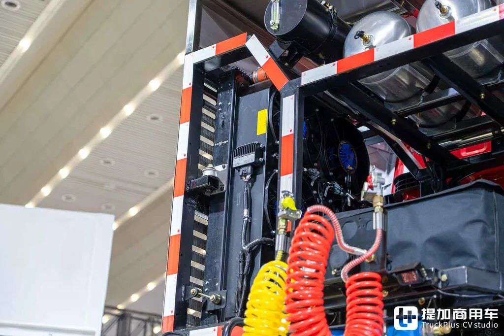 Le tracteur de très grand tonnage le plus puissant de Chine ? 8×8 + boîte automatique + 660 ch : photos détaillées du Shaanxi Delong X5000