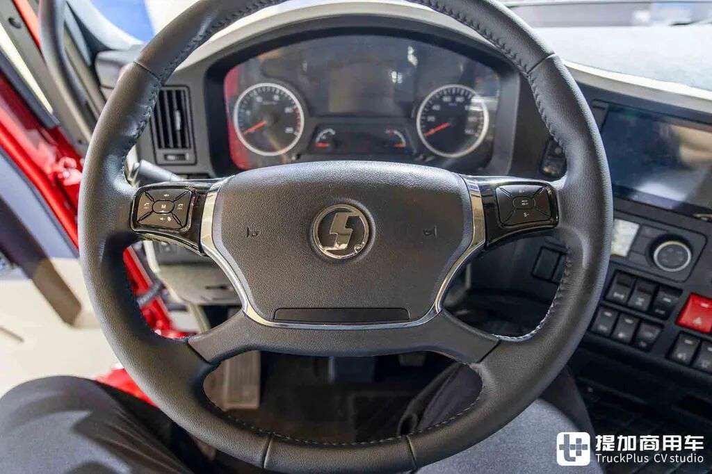 Le tracteur de très grand tonnage le plus puissant de Chine ? 8×8 + boîte automatique + 660 ch : photos détaillées du Shaanxi Delong X5000
