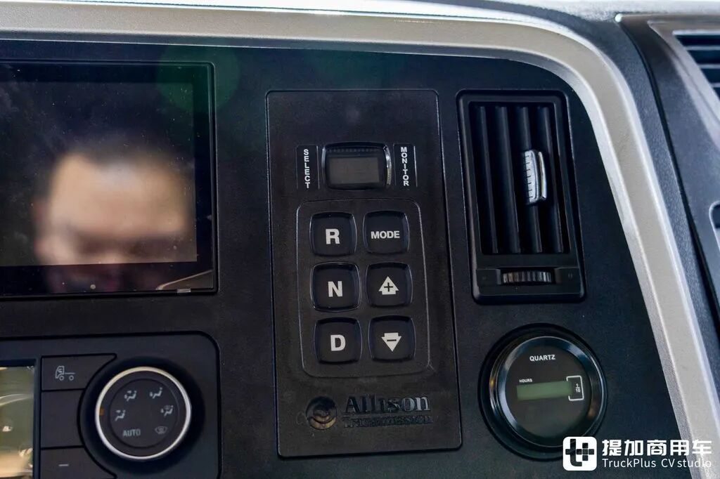 Le tracteur de très grand tonnage le plus puissant de Chine ? 8×8 + boîte automatique + 660 ch : photos détaillées du Shaanxi Delong X5000