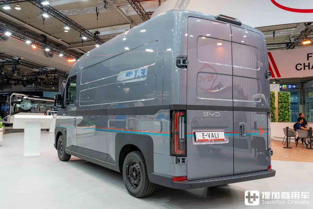 Un fourgon BYD rarement vu sur le marché national ? Option quatre roues motrices et décharge externe — BYD E-Vali à l'essai en profondeur
