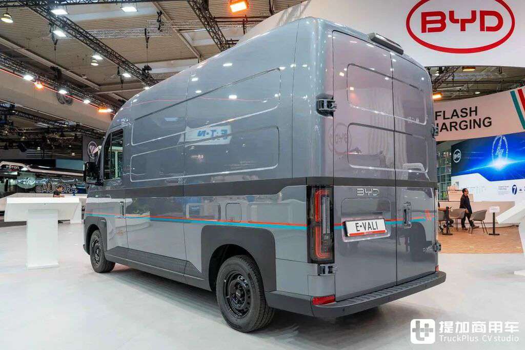 Un fourgon BYD rarement vu sur le marché national ? Option quatre roues motrices et décharge externe — BYD E-Vali à l'essai en profondeur
