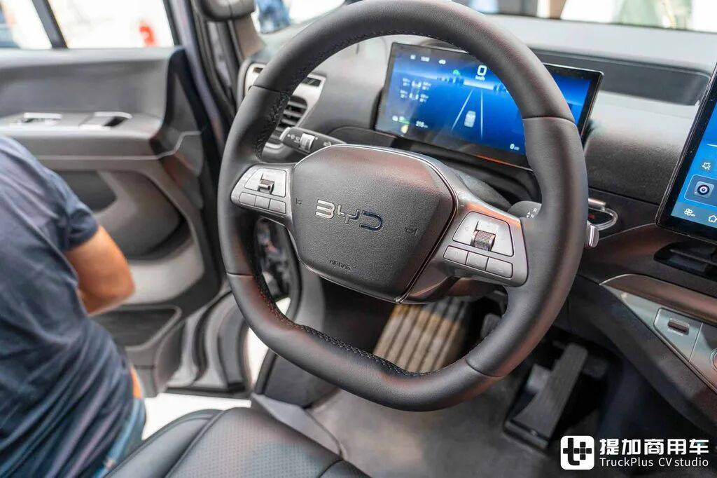 Un fourgon BYD rarement vu sur le marché national ? Option quatre roues motrices et décharge externe — BYD E-Vali à l'essai en profondeur
